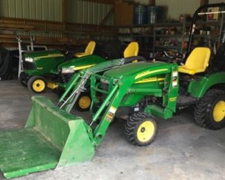 John Deere 2305 in Excellent Condition with LOW hours. Comes with loader and rear tool rack?