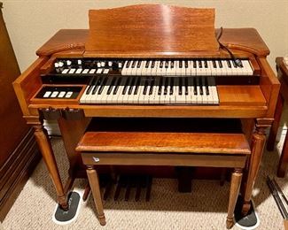 Very NICE Hammond M3 ( Baby B3  ) organ with Matching 147 Leslie Speaker. Fully tested and working Perfectly.  Smoke Free, Pet Free home.