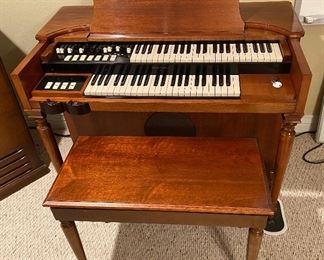 This organ plays perfectly as well as the Leslie Speaker and both have been professionally tested as such. 