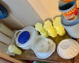 Nice lot of vintage Tupperware