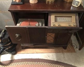 CROSLEY STEREO CABINET.