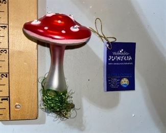 Weihnachts Juwelia Mushroom $10.00