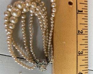 Pearl Bracelet $6.00