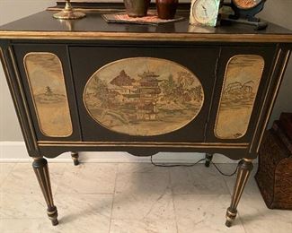 Chinoiserie cabinet