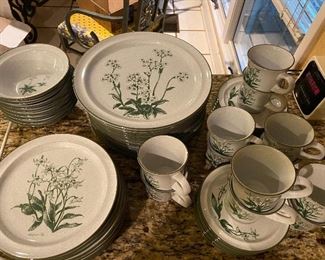 Noritake stoneware "Mountain Flowers" china