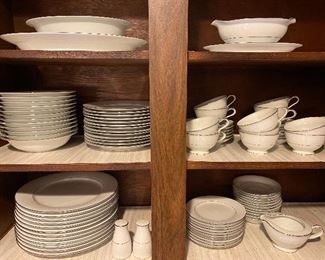 Noritake “Buckingham” service for 12 more or less - 75 PCs