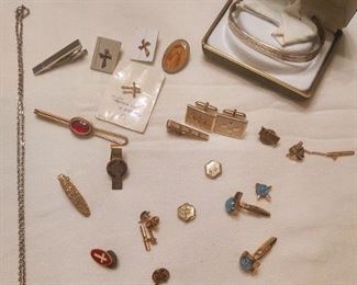 Assorted jewelry