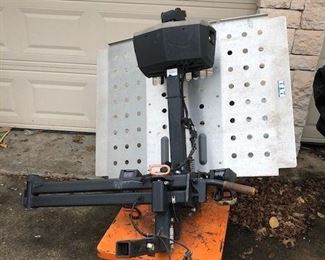 Electric wheelchair lift