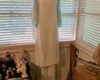 Gorgeous vintage wedding dress with lace sleeves and neck