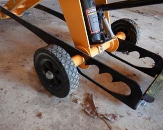 Cub Cadet 2-Ton Hydraulic Lift