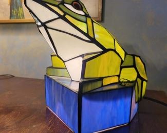 Tiffany Style Frog Stained Glass Lamp