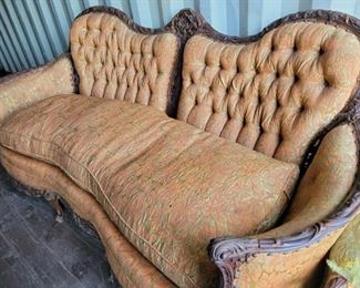 Beautiful Antique / Vintage Wood Carved Ornate Settee