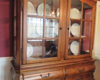 Stylish Ethan Allen Dining Room Suite