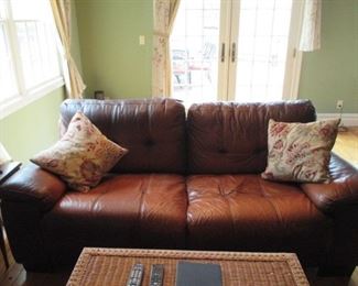 Comfortable Leather Sofa Suite