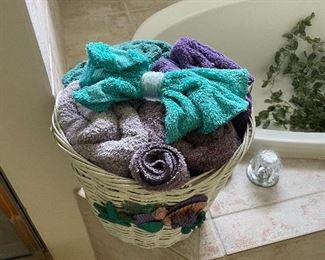 BASKET OF WASH CLOTHS