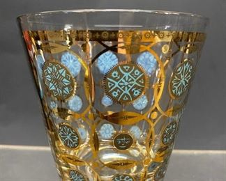A set of four mid century old fashions glass tumblers with 'Aztec' pattern by Culver.  Culver Glass was founded in Brooklyn, NY.  Each are signed Culver in script.  Fashionshttps://capitolsalesservices.hibid.com..