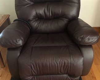 Power Leather Recliner by Best Home Furnishings 