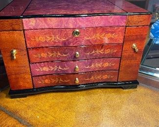 Large jewelry box