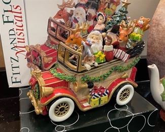 Fitz & Floyd Music box santa sleigh