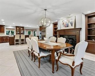 Dining table + 7 chairs