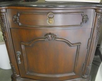 PAIR OF NIGHTSTANDS