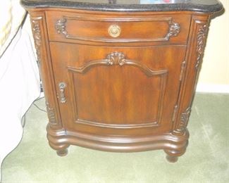 PAIR OF NIGHTSTANDS