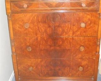 ANTIQUE CHEST OF DRAWERS