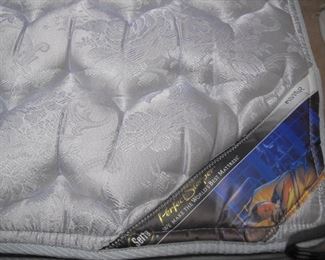 QUEEN MATTRESS SET