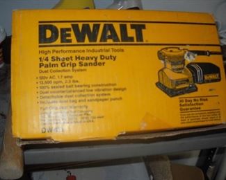 DEWALT SANDER