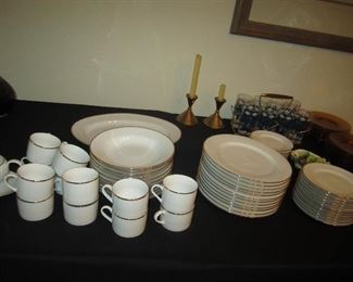 DISHES BRAND PIER 1 SET OF 12