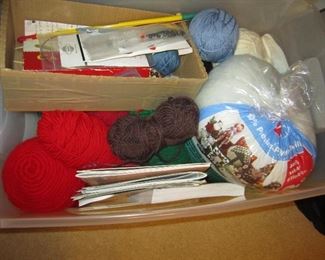 CONTAINER KNITTING SUPPLIES
