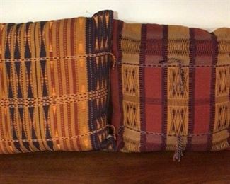 Pair of decorative pillows