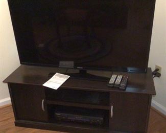 Samsung 42" LED Television with Console Samsunk Blu-ray Player 