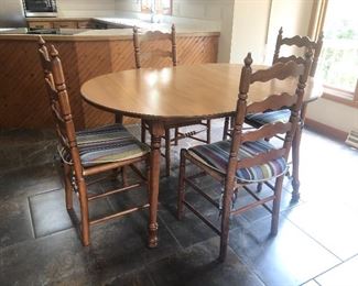 Dining Table with 4 Wicker Seat Chairs 3/4
