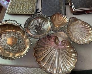 Silver plated serving peaces.