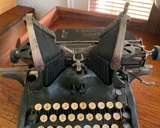Oliver No 9 " Batwing" typewriter