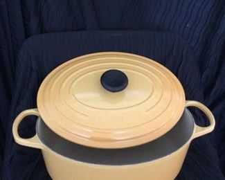 Le Creuset Signature Oval Cast Iron Dutch Oven
