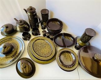 55/ $175 Set of Fransiscanware Madeira pottery – 22 dinner plates, 18 salad plates, 21 B&B plates, 28 cups and saucers, 5 soup bowls, 7 cereals bowls, 22 serving plates • Approx 120 pieces • $350