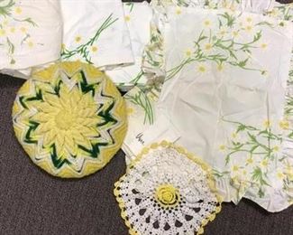 Burlington VERA daisies print sheet set with pillow and doily
