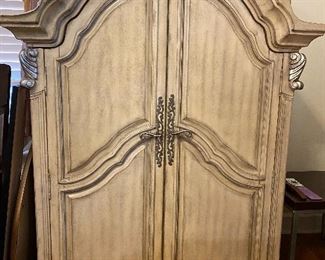 Top part of master armoire 