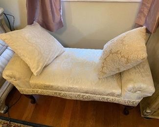 Jacquard bench with 2 square pillows
