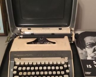 Vintage Remington portable typewriter in case 