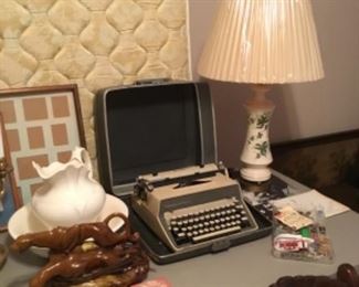 Miscellaneous lamps along with typewriter 