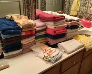 Downstairs bathroom - Towels, hand towels, and washcloths