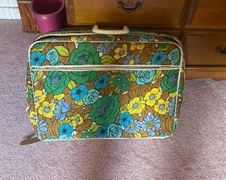 Several vintage pieces of luggage 