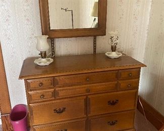 Maple dresser with matching twin beds