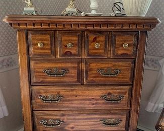 Large 6 piece bedroom set/full bed