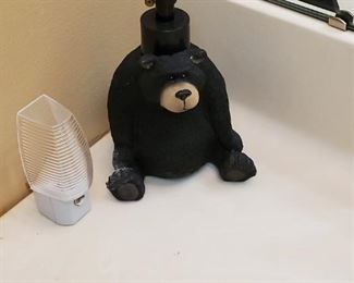 Bear bathroom accessories 