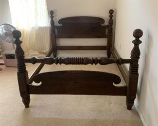 $775- OBO- Wow ! A federal Canon ball bed a truly rare offering 