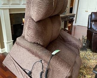 Works great!  Reclines and lifts. You pick!